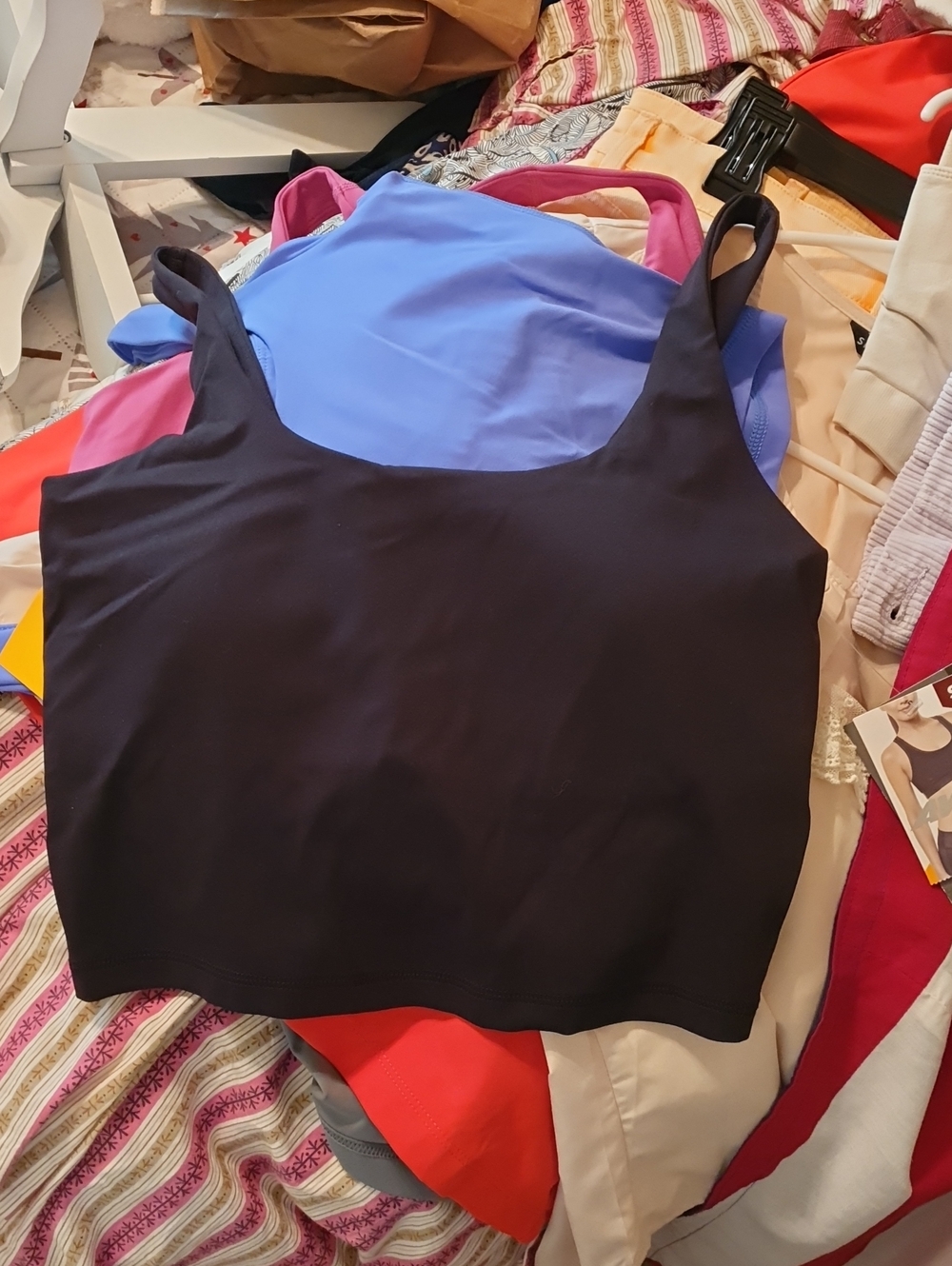 Black Scoop Neck Tank Top - Women's Basic Crop